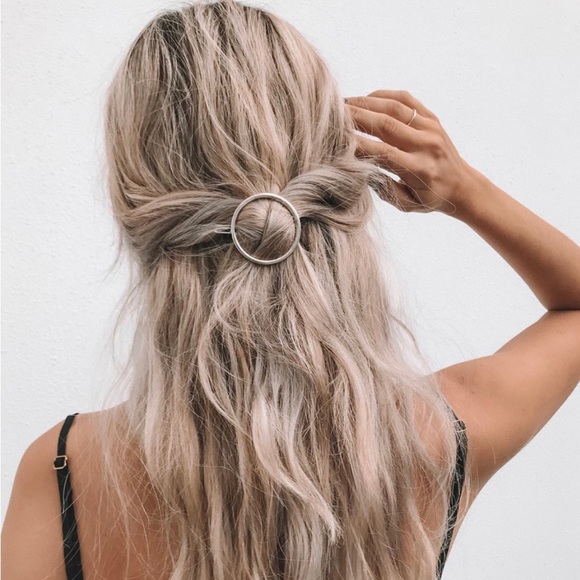 Urban Outfitters Accessories - Silver Round Hair Clip